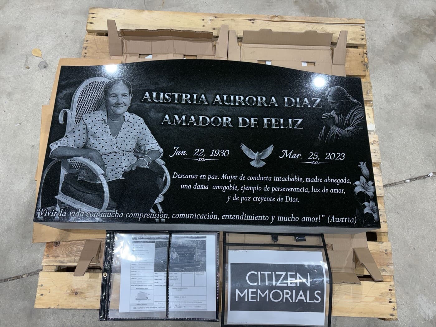 Flat marker for Austria Aurora Diaz Amador de Feliz — frontal view showing a seated portrait alongside a full-length Jesus figure and Spanish epitaph