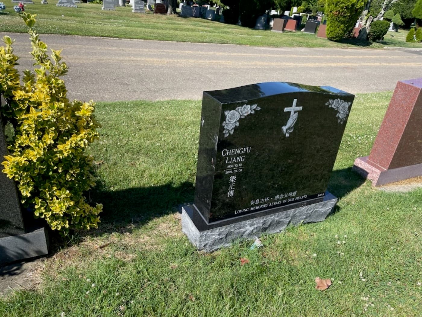 Upright monuments by Citizen Memorials
